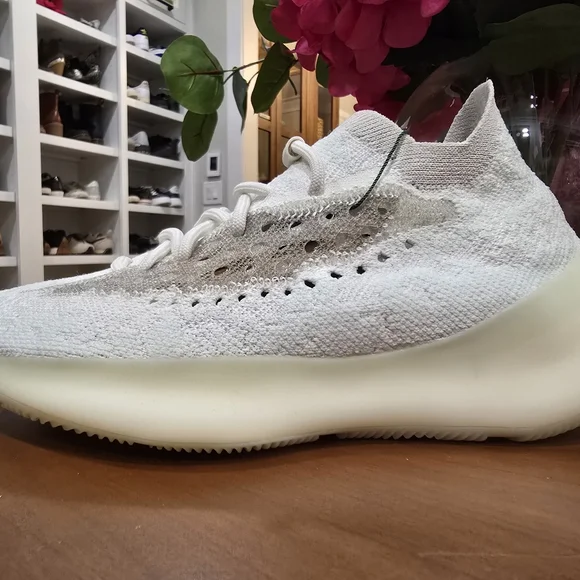 Adidas Yeezy Boost 380 Calcite Glow – NWT – Rare & Limited  display picture 3